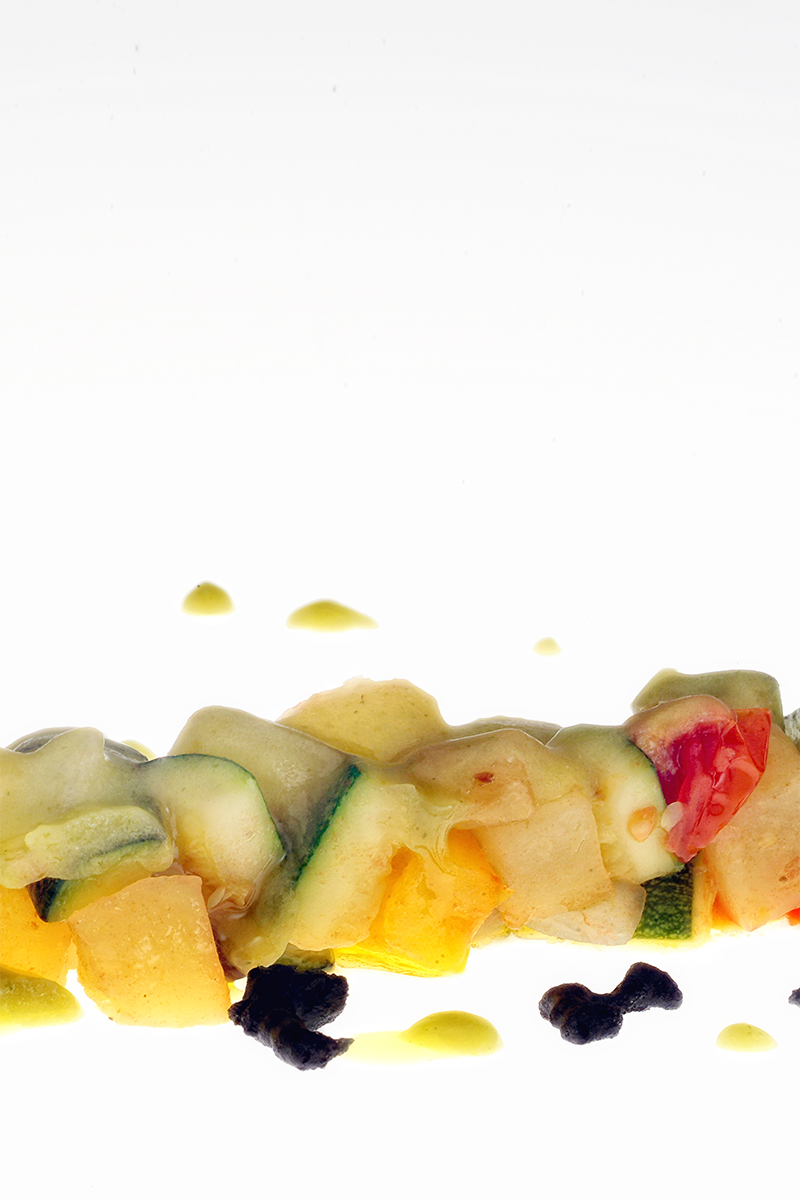 L’esperienza maturata in ambito food, con un particolare accento sulla manifattura del cioccolato, 
						e le competenze professionali nel photo editing mi permettono di realizzare fotografie e reportage 
						fotografici particolarmente vocati alle differenti declinazioni del food&beverage. 
						Queste immagini serviranno a costruire una narrazione sinestetica che affiora dagli occhi, ma in grado di stimolare gli altri organi di senso.